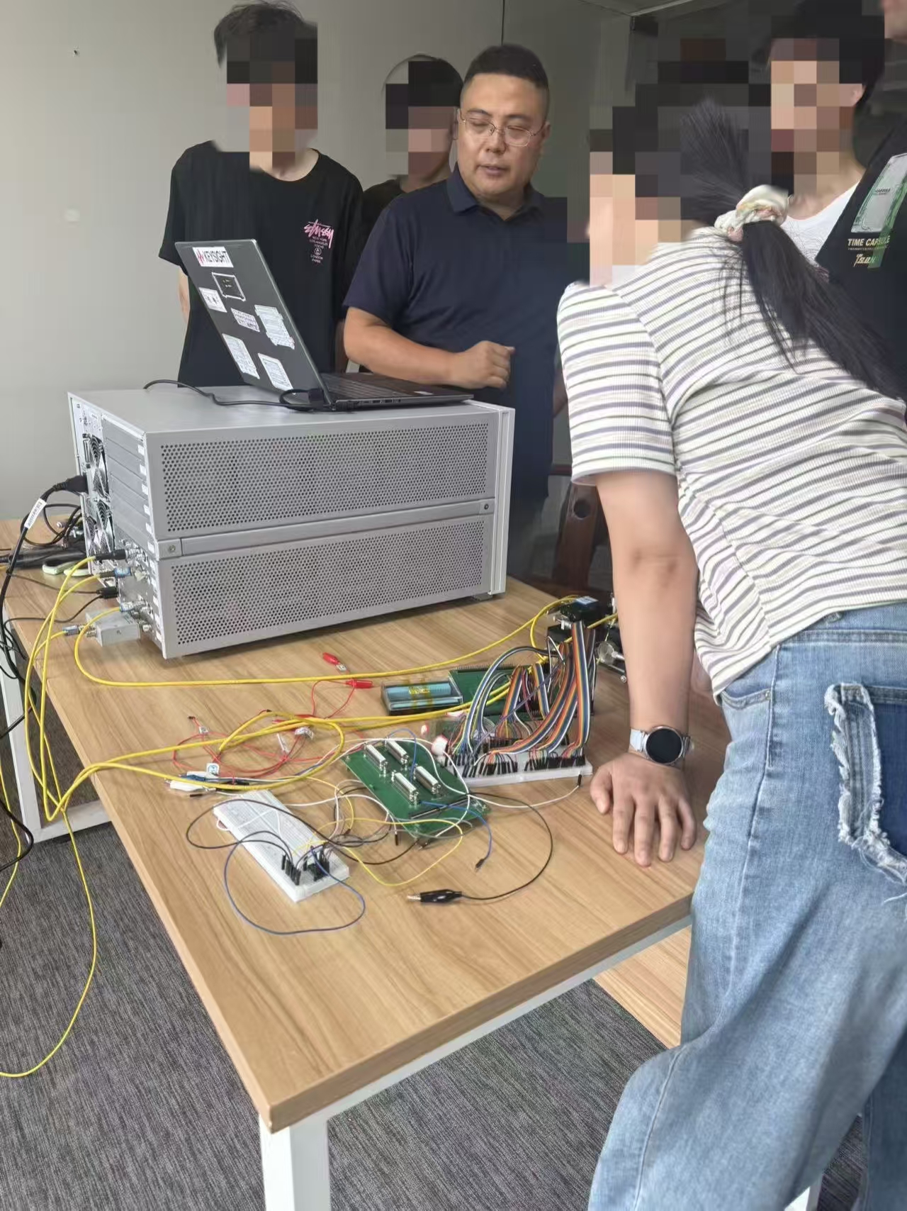 华东师范大学田博博研究团队 — B1500半导体分析仪采购案例